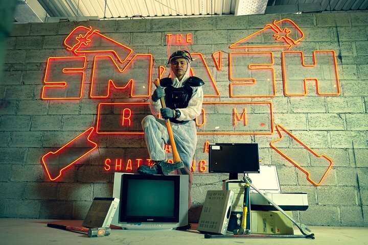 Unleash pent-up energy in a space designed for pure fun. Gear up smash breakables and enjoy a unique outlet for your frustrations in Dubai's Smash Room experience.